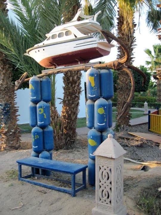 Kleines Schiffsdenkmal Lotus Bay Beach Resort