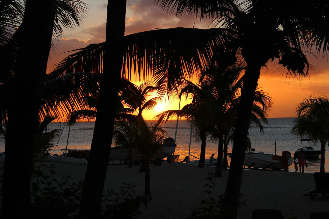 Sonnenuntergang am Strand Victoria Beachcomber Resort & Spa