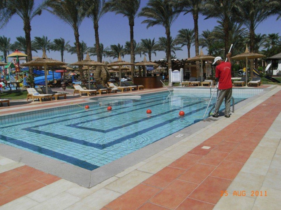 Ruhepool hinter dem Haupthaus am Kinderpool Beach Albatros Resort