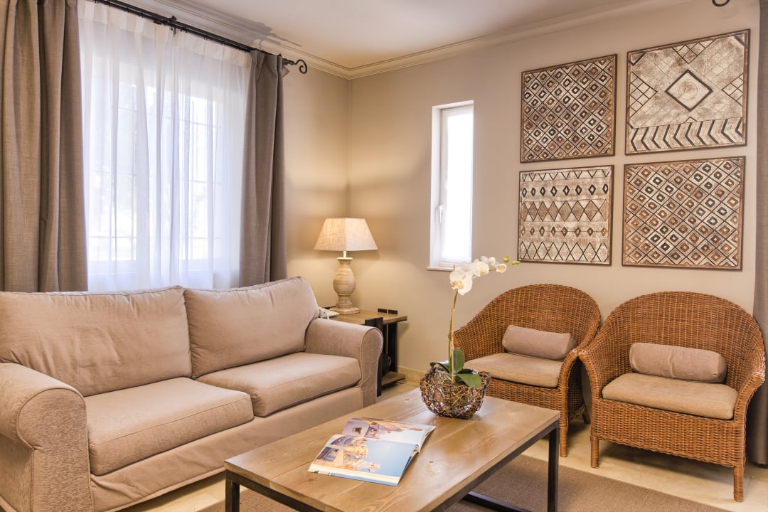 Zimmer Las Lomas Village Apartments