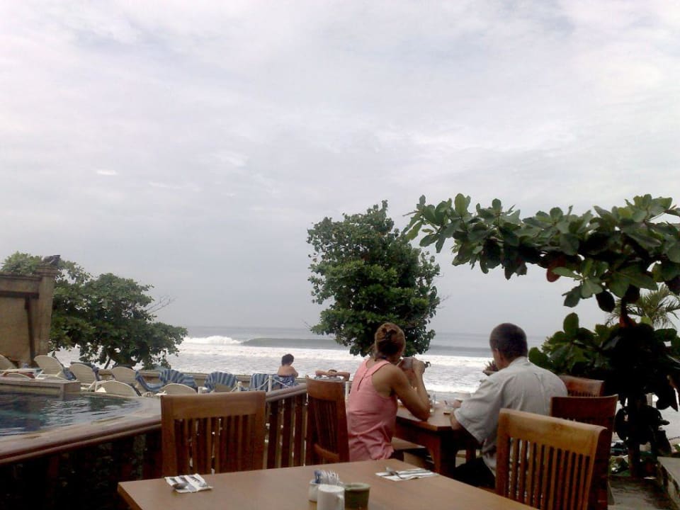 Das Restaurant mit direktem Blick aufs Meer Pelangi Bali Hotel & Spa