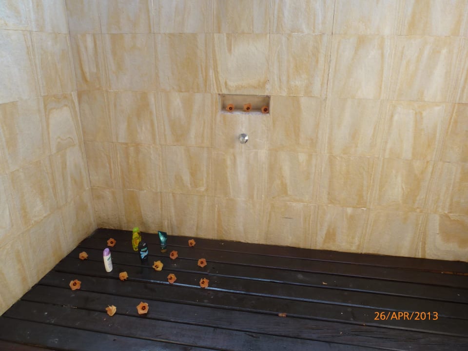 Unsere Dusche im Freien Adaaran Select Meedhupparu Island Resort - Premium All Inclusive