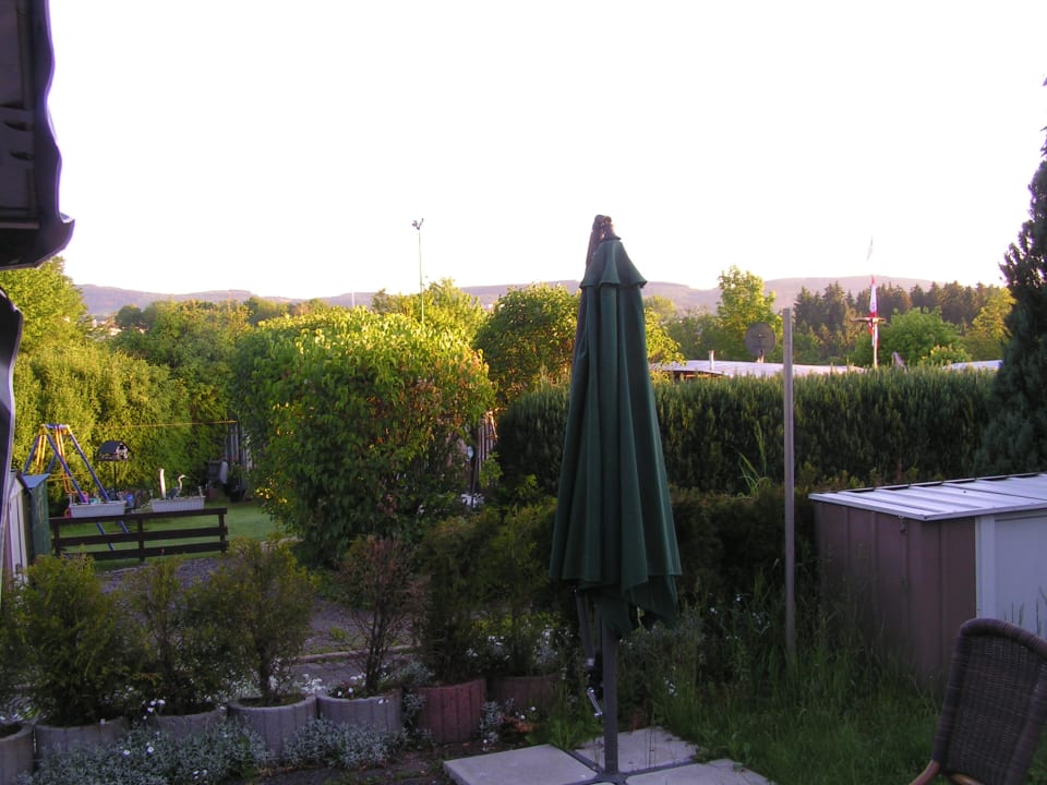 Blick vom Vorzelt über den Platz Campingplatz Hof Biggen