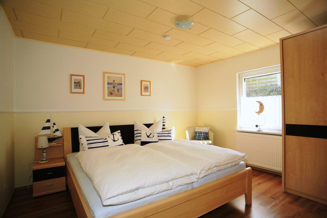 Schlafzimmer Komfort - Appartement Pension Kleine Insel®