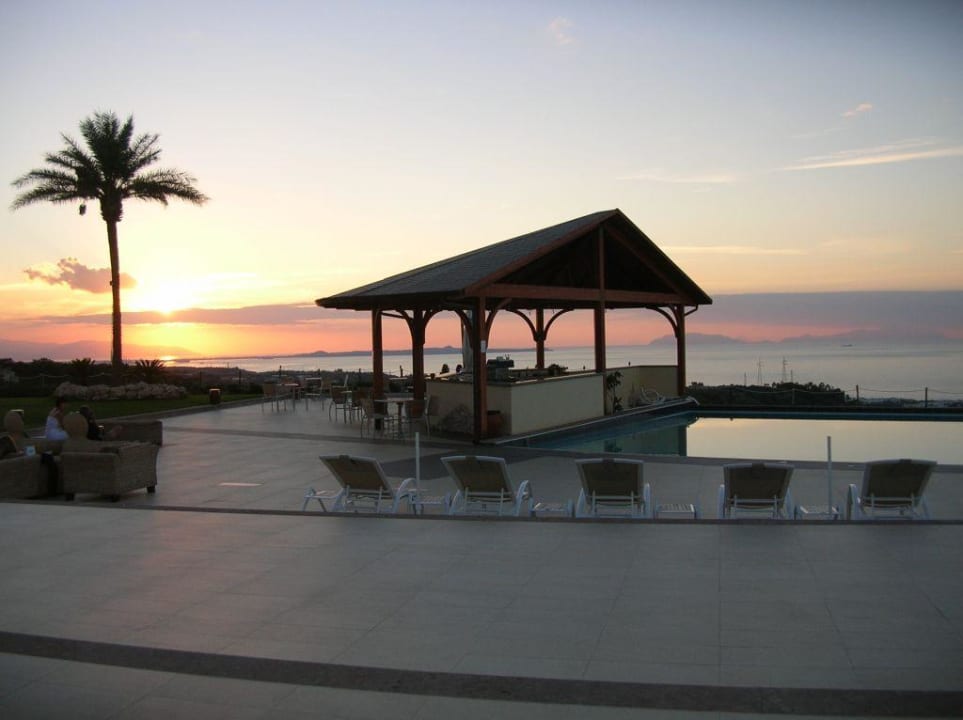 Traumhafter Sonnenuntergang / Terrasse mit Poolbar Il Parco Degli Ulivi
