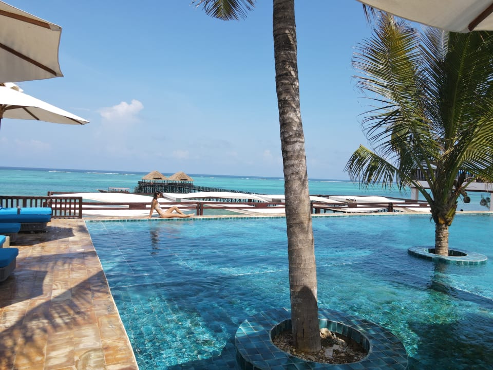 Pool Le Mersenne Zanzibar, Autograph Collection