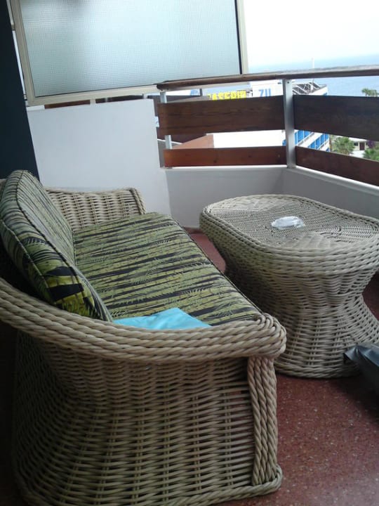 Korbbestuhlung auf dem Balkon Bull Escorial & Spa