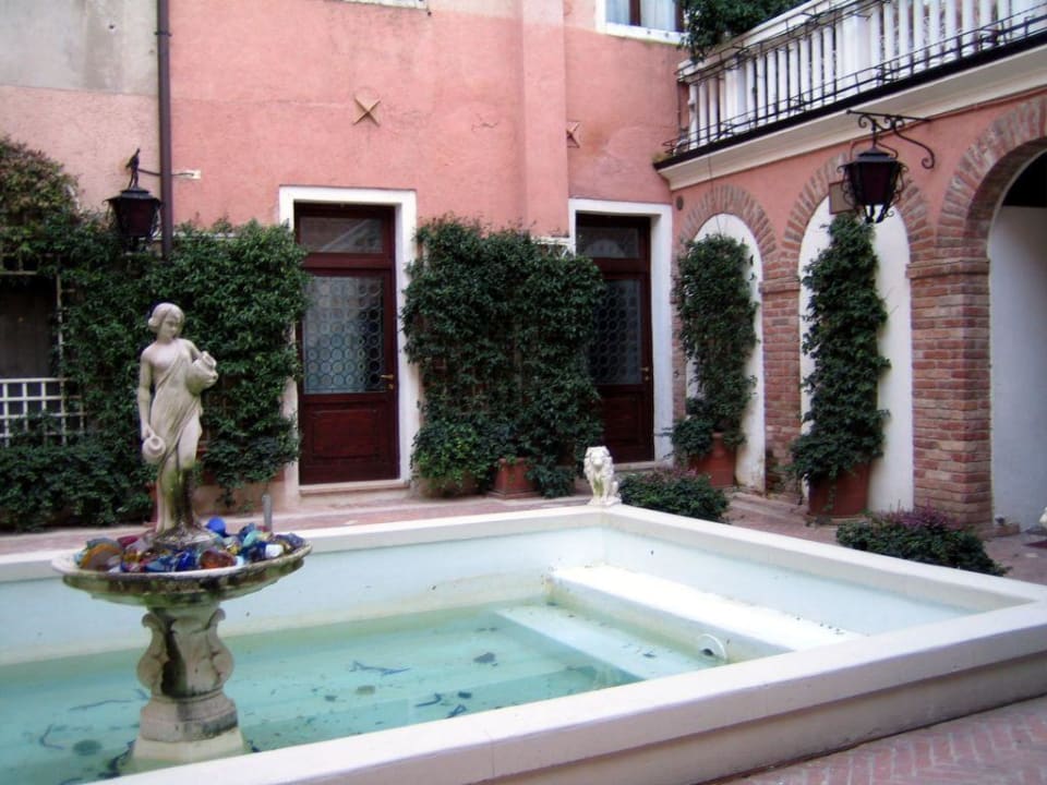 Innenhof im Winter Hotel Giorgione