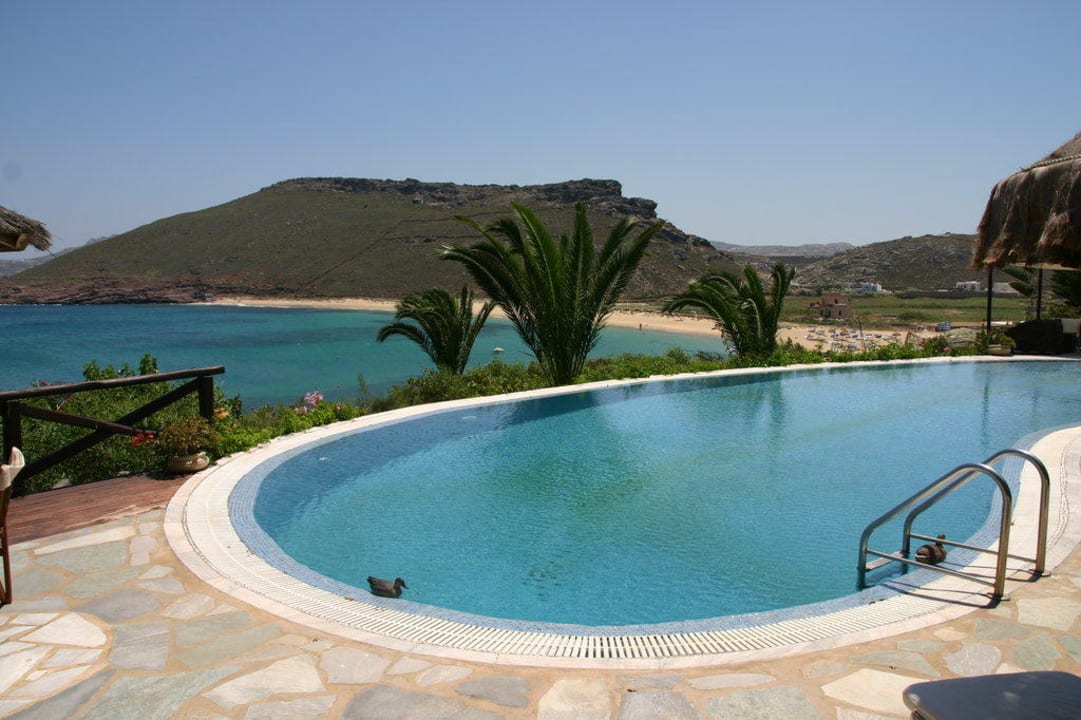 Blick vom Pool in die Bucht Albatros