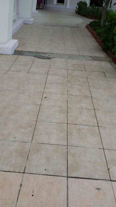 Fehlende Fliessen seit 10 Tagen, Unfallgefahr Side Alegria Hotel & Spa - Adults only +16