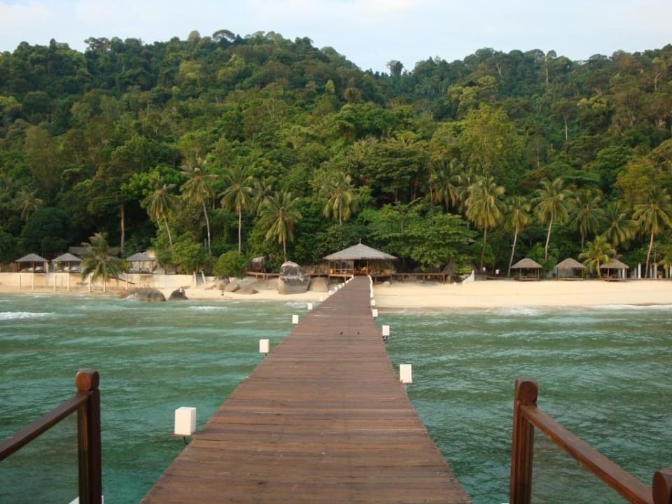 Blick vom Steg zum Strand Japamala Resort