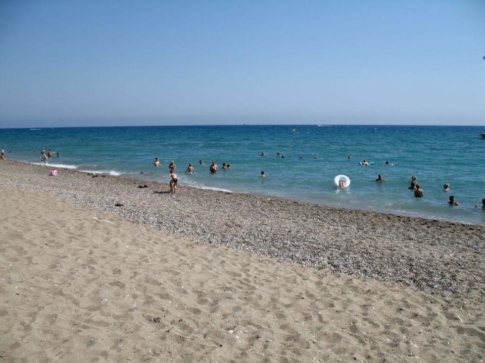 Feinkkörniger Sand mit Kieseln durchsetzt TUI BLUE Palm Garden