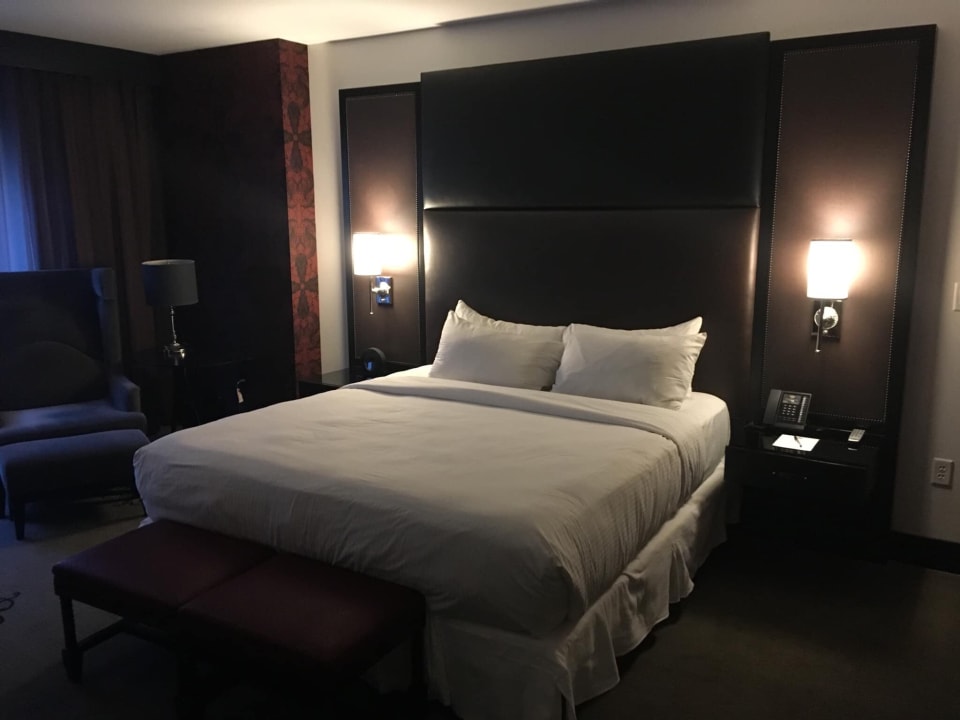 Zimmer Virgin Hotels Las Vegas, Curio Collection by Hilton
