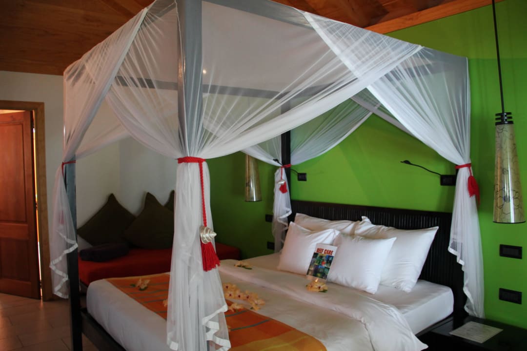 Schön groß Vilamendhoo Island Resort & Spa