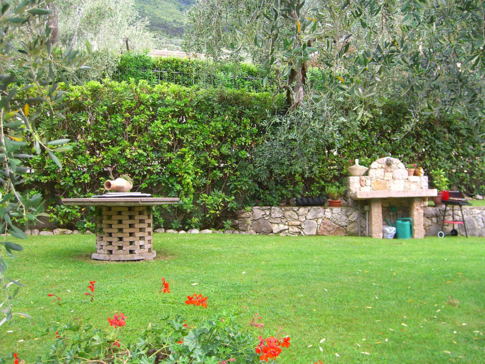 Schöne Außenanlagen Hotel Due Leoni Residence