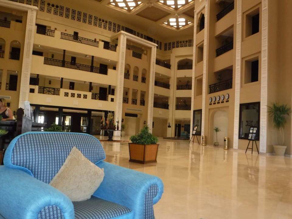 Große Lobby Steigenberger ALDAU Beach Hotel