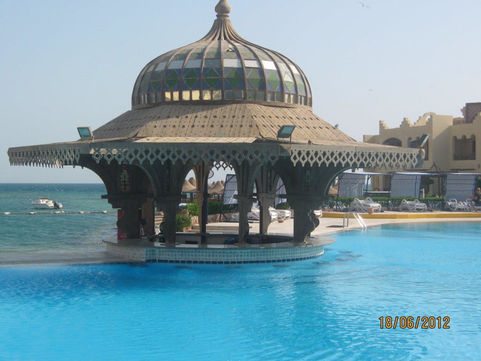 Bar przy basenie Sunny Days Palma De Mirette Resort & Spa