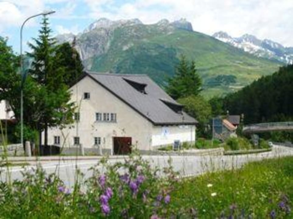 Aussenansicht Jugendherberge Hospental