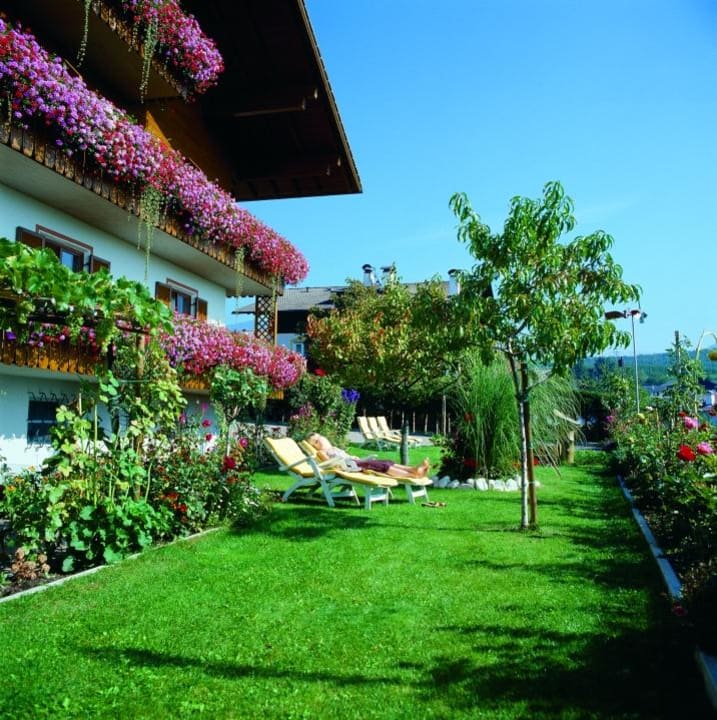 Herrliche Liegewiese Pension Weinberg