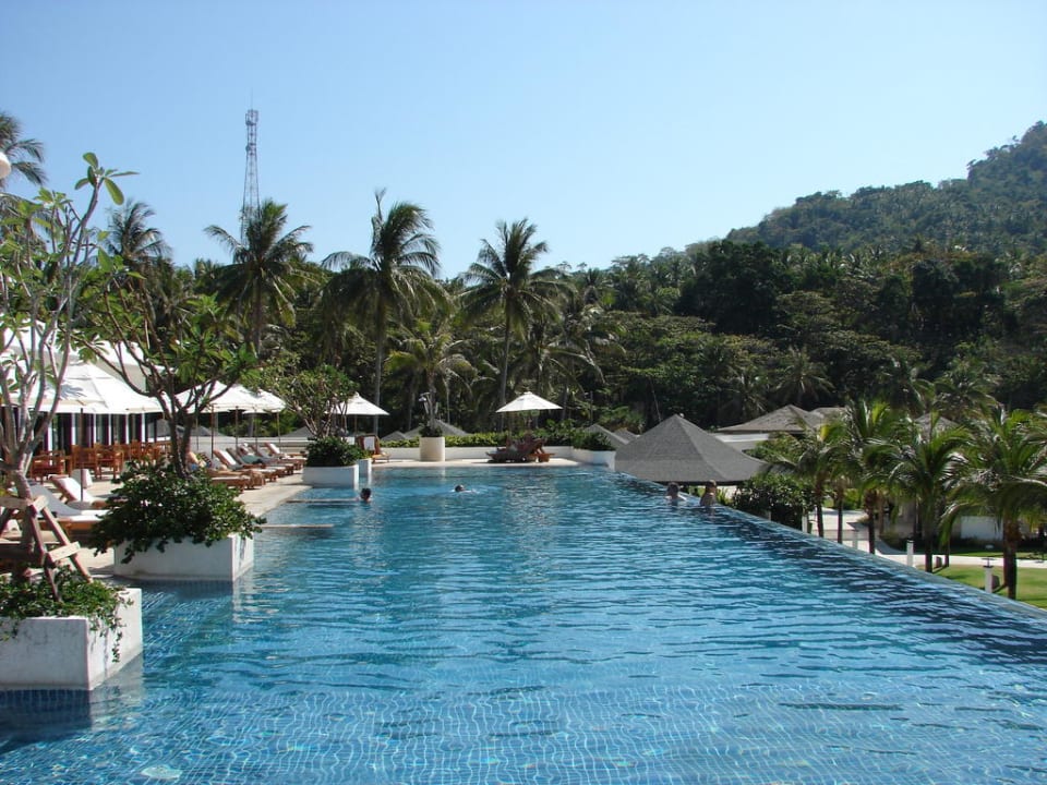 Großer Pool mit Meerblick Hotel The Racha