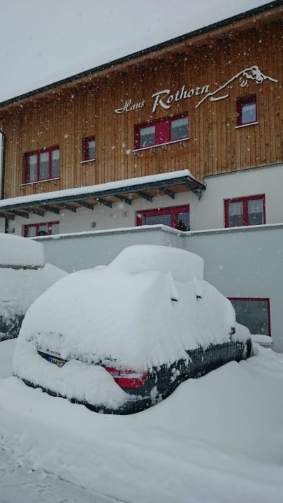 Parkplatz im Tiefschnee Appartements Haus Rothorn