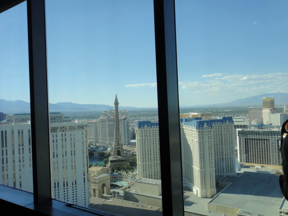 58. Etage mit Blick auf den Eiffelturm von Vegas Hotel Elara - a Hilton Grand Vacations Hotel Center Strip