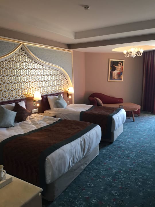 Betten Royal Taj Mahal Hotel