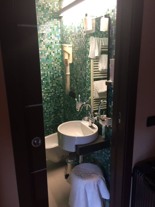 Extrem kleines Bad Hotel Aurora