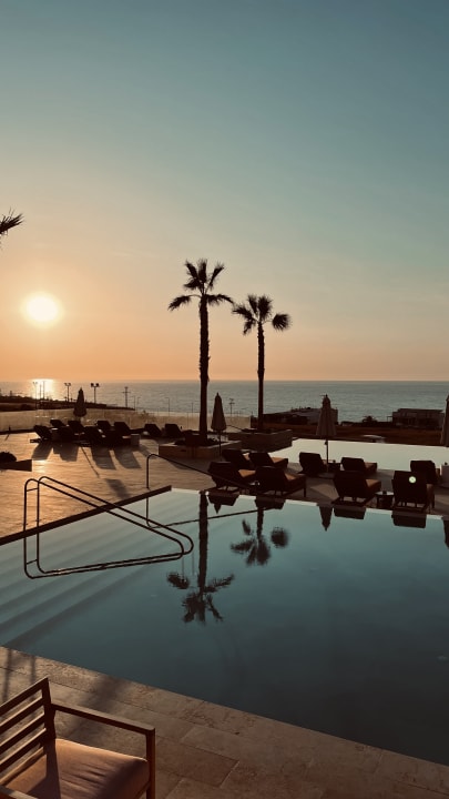 Pool The Royal Senses Resort, Curio Collection by Hilton