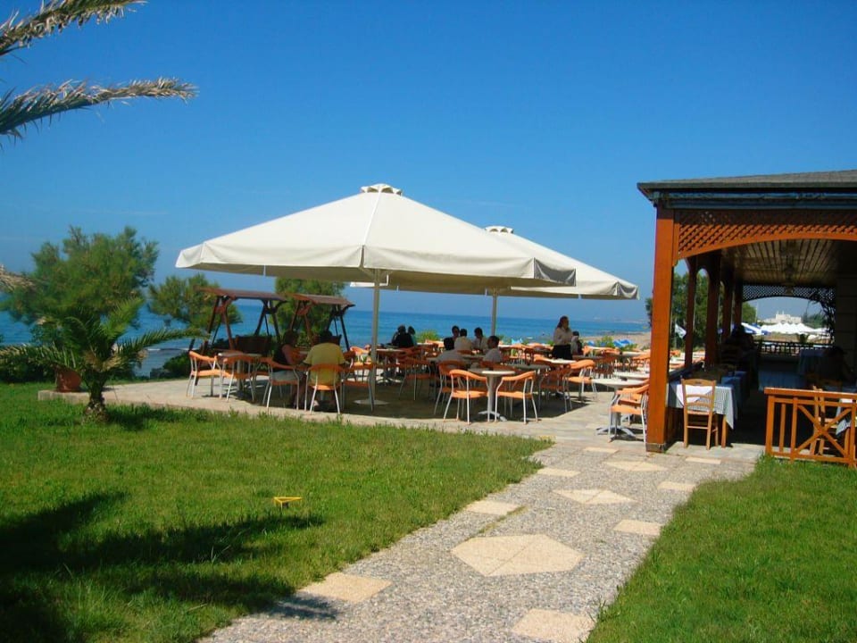 Terrasse vor der Poolbar Rethymno Palace