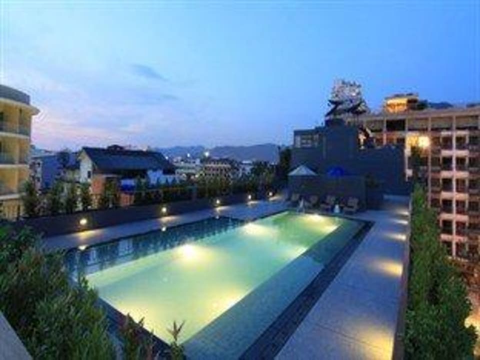 Top floor Pool Hotel The Lantern Resort Patong
