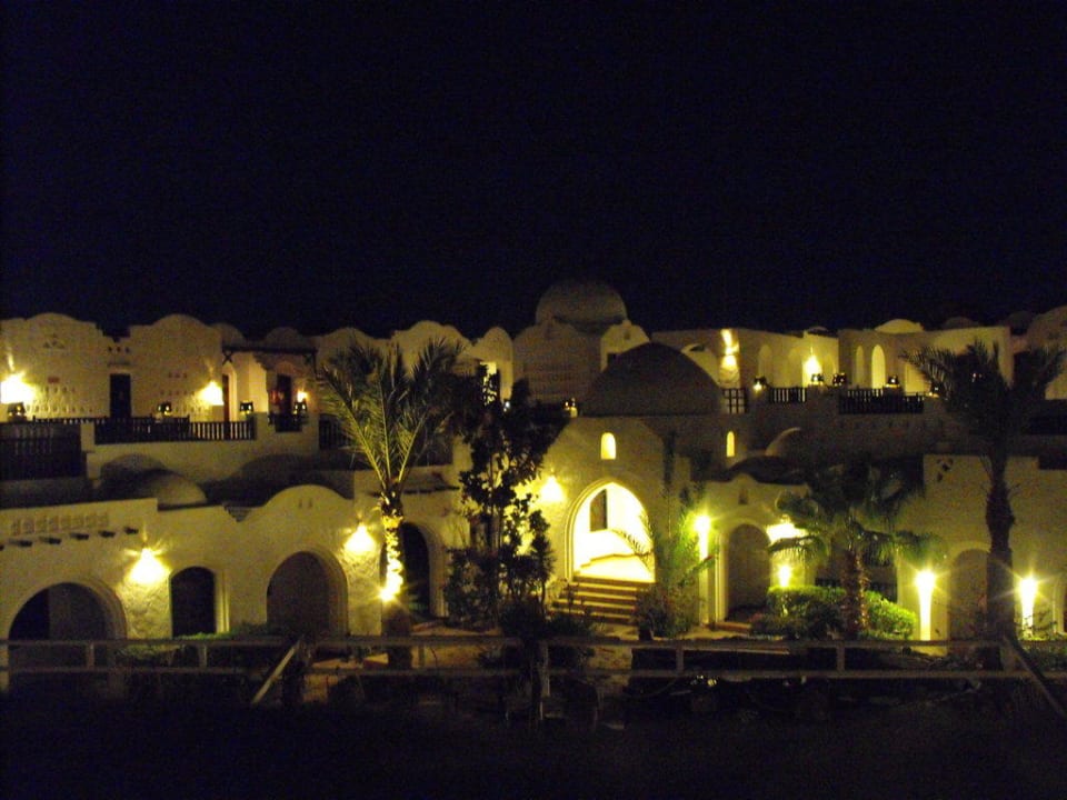Hotelanlage bei Nacht Arabella Azur Resort