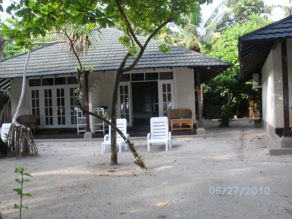 Die Zimmer von der Gartenseite Adaaran Select Meedhupparu Island Resort - Premium All Inclusive