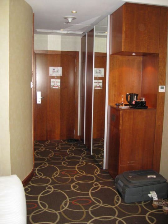 Eingangsbereich Zimmer Carlton Al Barsha