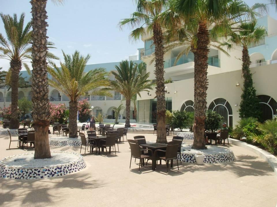 Terrasse incl Cocktailbar am Abend El Mehdi Beach Resort