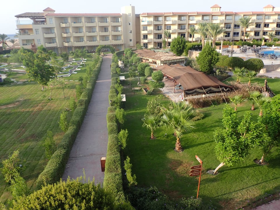 Garten und Beduin Restaurant Amwaj Beach Club Abu Soma Resort