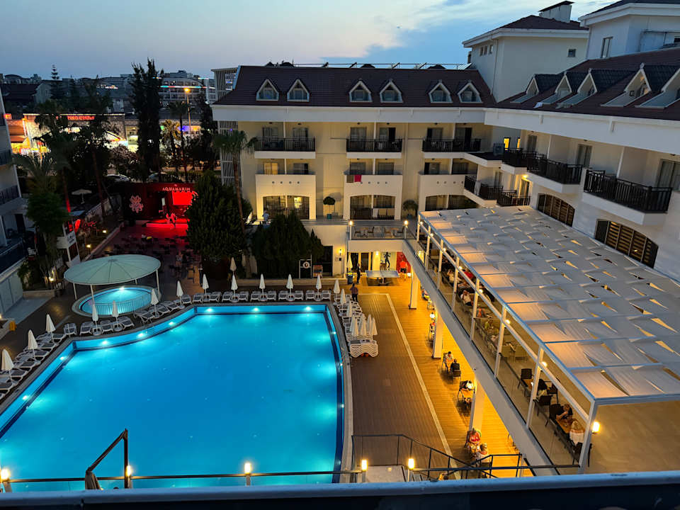 Pool Side Aquamarin Resort & Spa