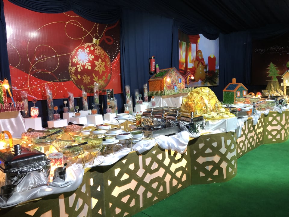 Das Zelt am Strand mit dem Weihnachtsbuffet  Pickalbatros White Beach Resort - Hurghada