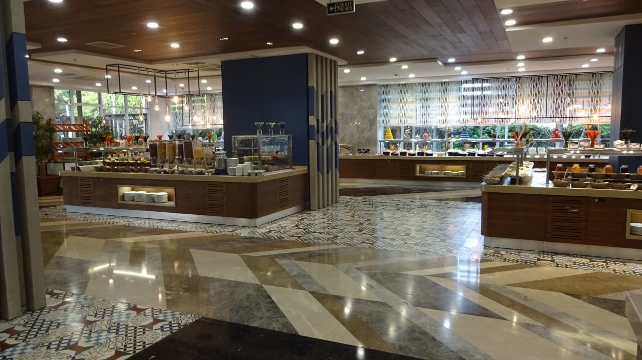 Gastro Saturn Palace Resort Hotel