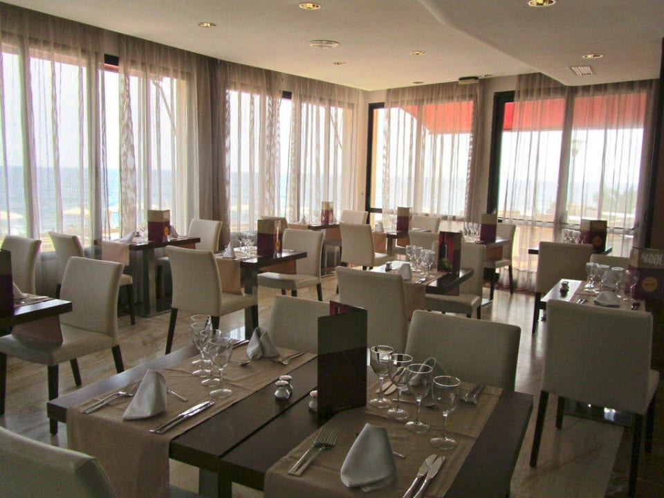 Blick in das Restaurant Grupotel Aguait Resort & Spa - Adults only