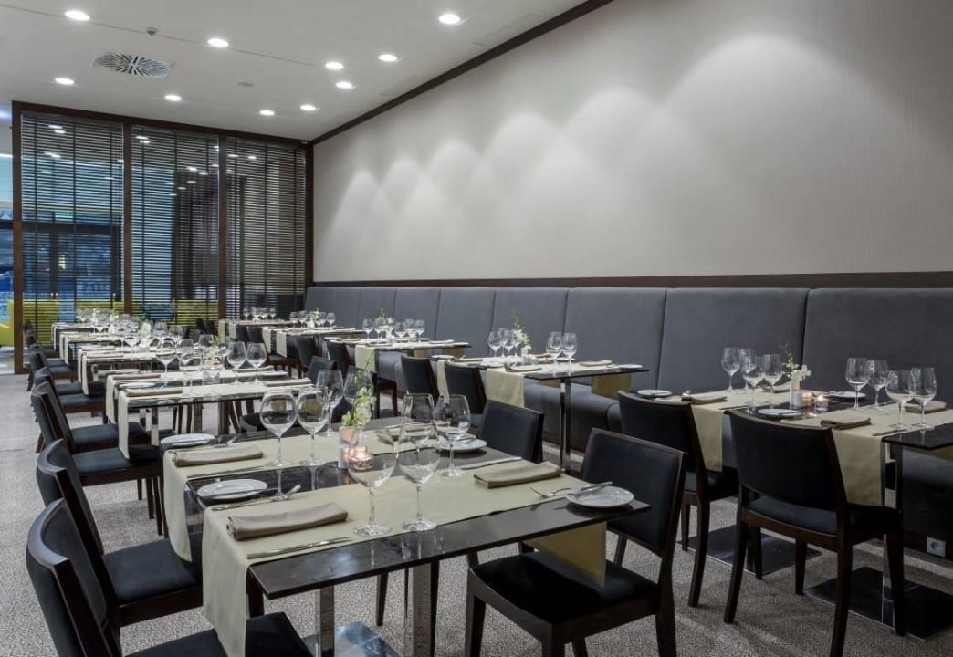 Restaurant Hilton Garden Inn Krakow Airport