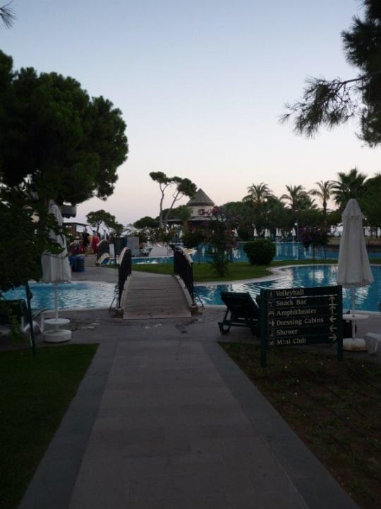 Bazén-v podvečer Papillon Ayscha