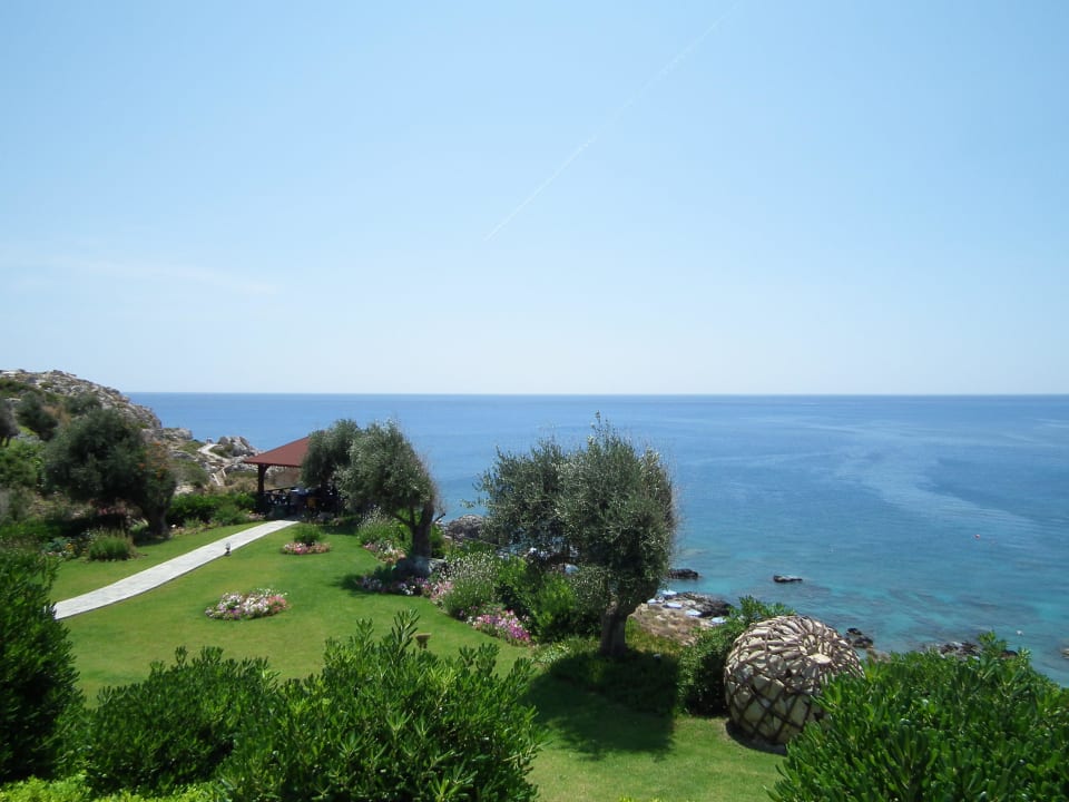Sehr gepflegte Gartenanlage Hotel Kalithea Horizon Royal