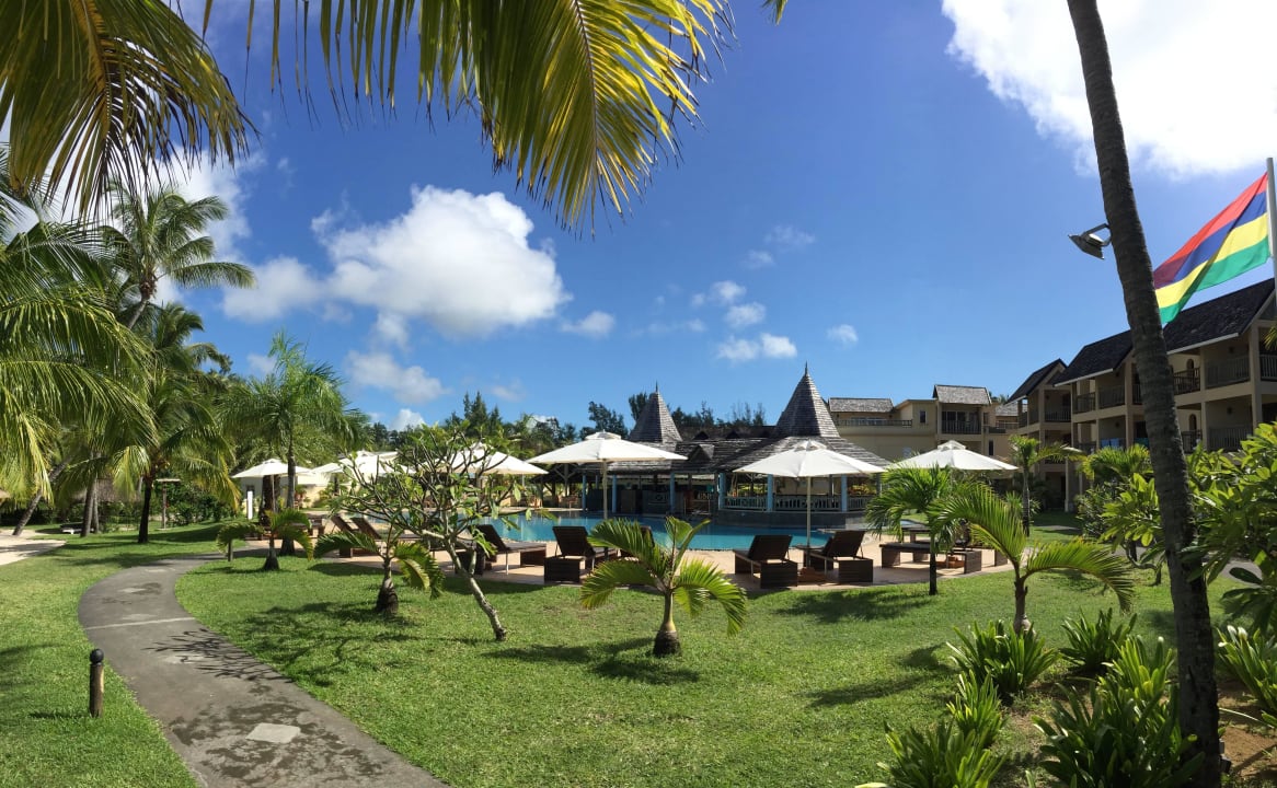 Blick auf den Pool Jalsa Beach Hotel & Spa