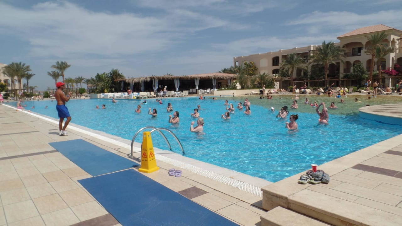 Aerobik dla wszystkich chętnych JAZ Aquamarine Resort