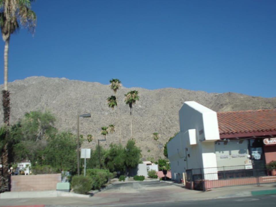 Typische Bergkulisse in Palm Springs Best Western Inn at Palm Springs Hotel
