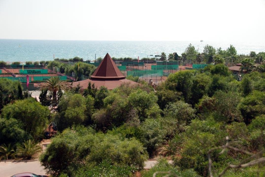 Вид на теннисный клуб Güral Premier Belek