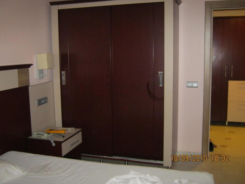 Schlafzimmerschrank Alaiye Resort & Spa