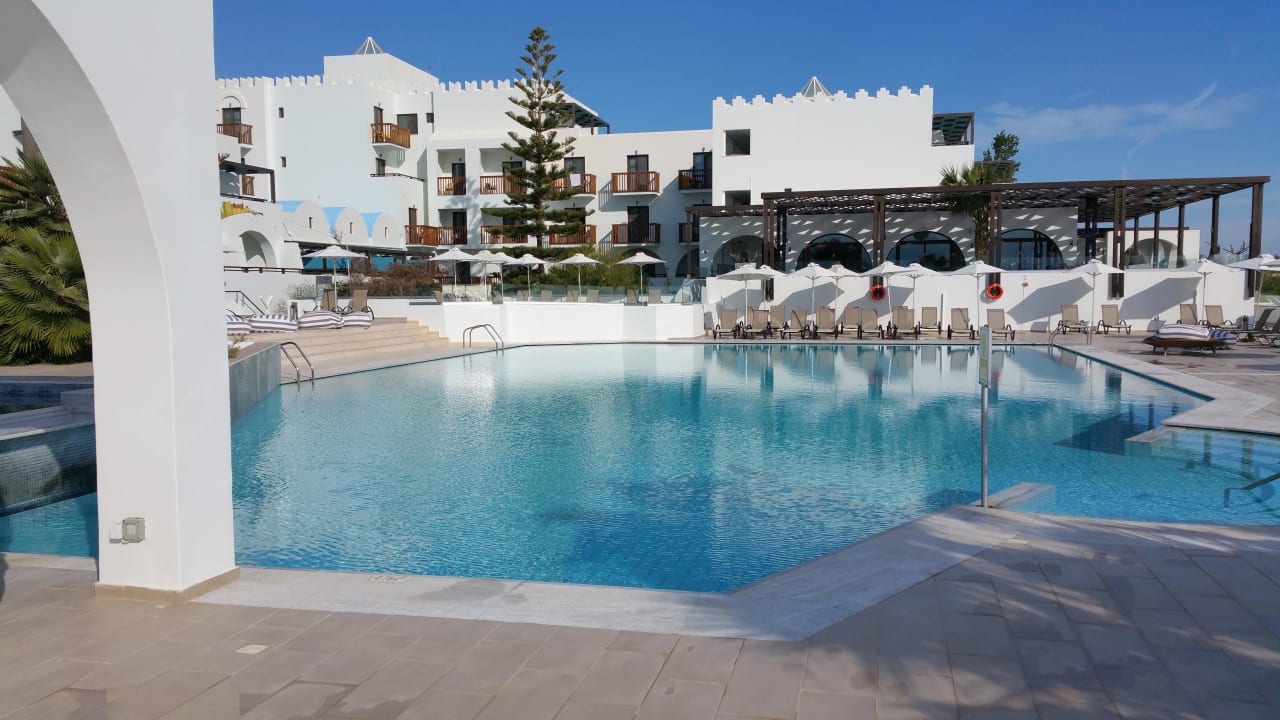 Hauptpool TUI BLUE Oceanis Beach and Spa Resort