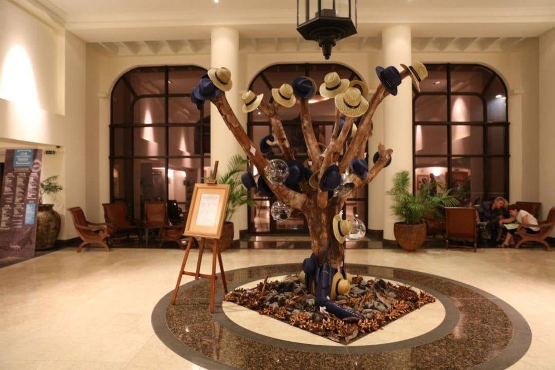 Im Eingangsbereich Hotel Porto Mare - PortoBay